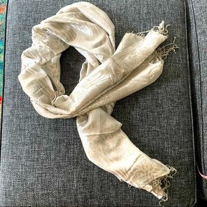 Chico’s women’s scarf/shawl